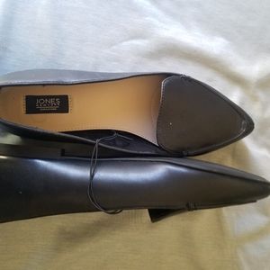 Black pointed to leather flat